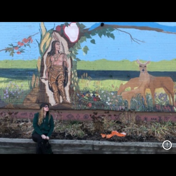 Meet your Posher, Mary Beth - Picture 4 of 5